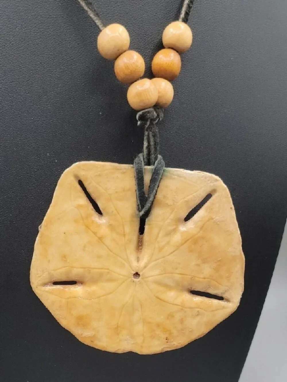 VTG Decoupaged Large Sand Dollar pendant necklace Wood Beads 28